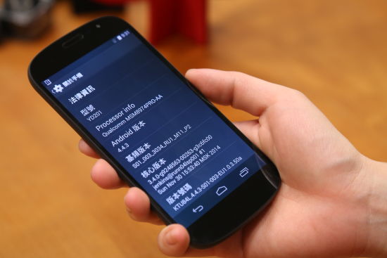 普京手机YotaPhone 2登陆国内市场 售价5588元