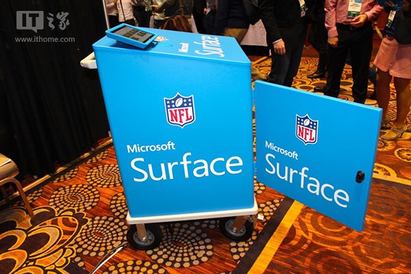 惊喜：微软回归CES2015，展示Surface NFL平板
