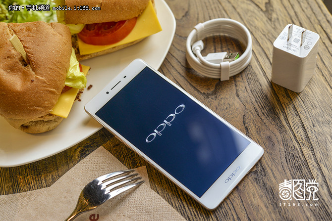 全网通大容量电池 OPPO R7S发布