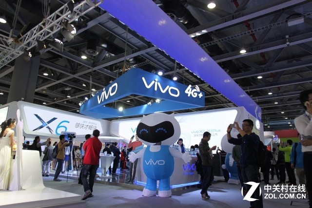 为期三天的2015中国移动全球合作伙伴大会正式开幕，本次大会以“和移动・助力互联网+”为主题。vivo作为中国移动首批4G+合作伙伴之一，获邀参加了此次大会，并在在展会上展示了其最新款旗舰产品X6&X6Plus，其中玫瑰金版X6Plus是首次在展会上亮相。