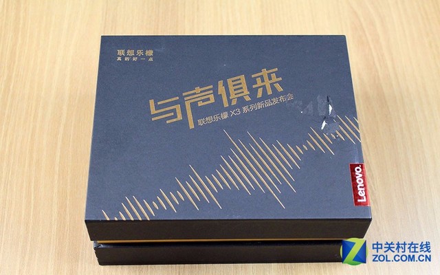 联想于11月16日在北京中国电影导演中心举办发布会，带来乐檬系列下一款新品联想乐檬X3。收到来自联想的邀请函，黑色的包装盒里面却有一袋黑木耳。