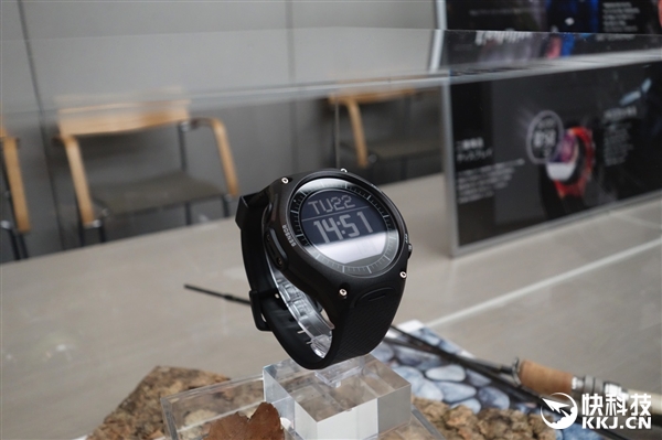 苹果弱爆！卡西欧发布首款智能手表：续航一个月