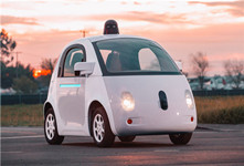 谷歌无人驾驶汽车不靠谱 仍需真人操作