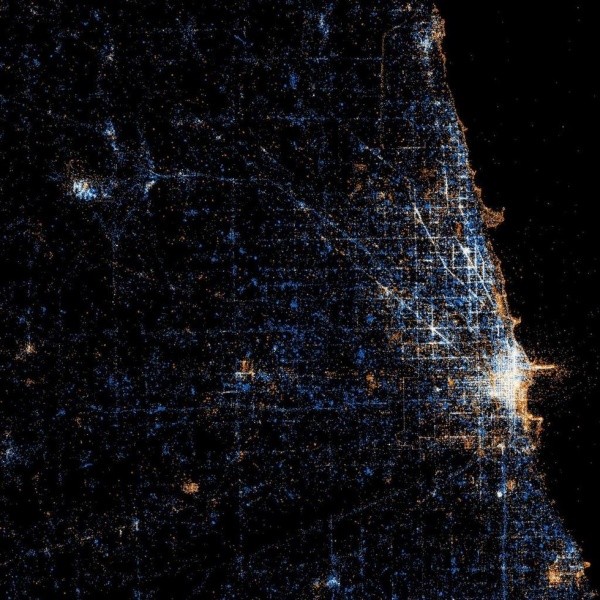 芝加哥：平心而论，除了中心商业区域白点集中以外，我们几乎没有在芝加哥看到任何社交应用的使用规律。