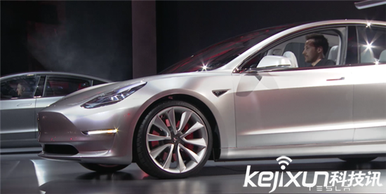 特斯拉愚人节发布Model 3：Model S可能要卖不动了