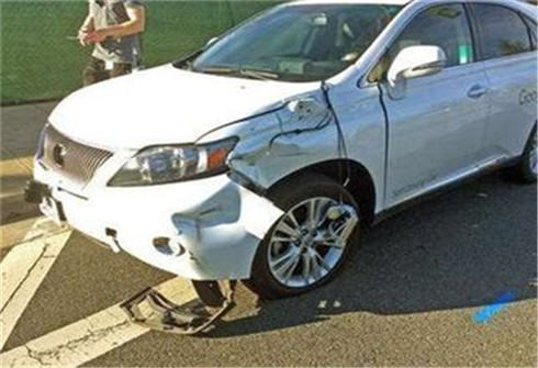 谷歌汽车肇事遭打脸 无人驾驶真的可靠吗？