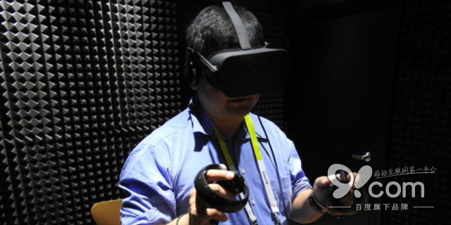 时隔20年的对决 Oculus Rift对比virtual boy