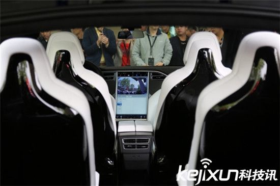 全球最快SUV 特斯拉Model X在京发布：鹰翼门成亮点