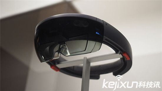 用微软HoloLens玩Xbox One 效果太震撼