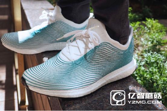 阿迪达斯推出用海洋塑料垃圾制成的运动鞋