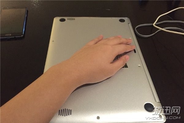 小米笔记本模仿苹果Macbook Air  超越还是倒退？