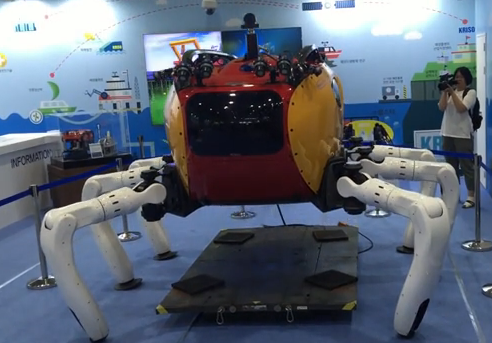 Crabster CR200水下探索机器人亮相：与螃蟹为灵感（视频）