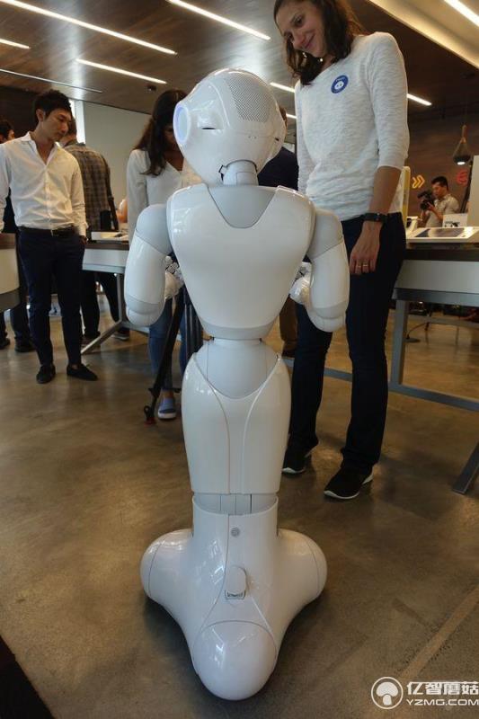 Pepper机器人现在开始在硅谷当服务员啦