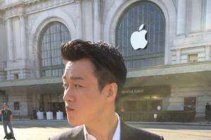 iPhone7发布会邀请唯一中国明星：苹果总部门前啃苹果