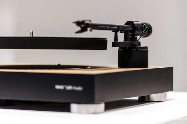 你见过“飞起来”演奏的黑胶唱片机么？
