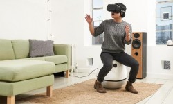 VRGO智能座椅：玩VR游戏再也用不着带线的手柄