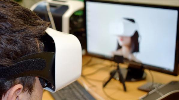 VR头显的未来是眼球追踪 玩游戏超酷还不晕