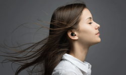 Olive智能助听器   改善弱听患者听觉戴着就像耳机