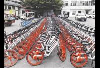 成都百余辆共享单车被拉回城管大院 城管：执法有误