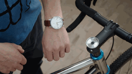 这款单车计速表盘拆下来还能当手表 下雨也能用