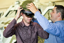 微软HoloLens军事应用 坦克内可看清外部环境