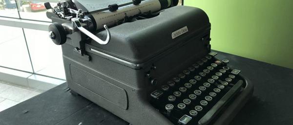 《哈利波特》里的魔法打字机成真了 还是奔驰发明的