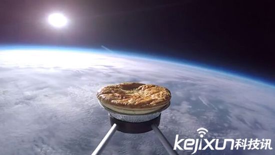 太空爱好者将馅饼送往太空 被大气层高温烤熟