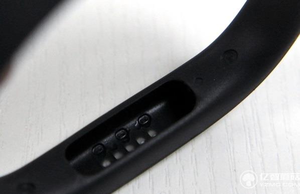 Fitbit Flex 2智能手环评测：支持游泳记录
