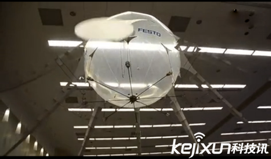 Festo展示三款仿生机器人 空中翱翔的蝴蝶水母和企鹅