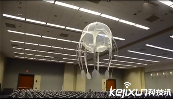 Festo展示三款仿生机器人 空中翱翔的蝴蝶水母和企鹅