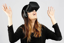 昆明女子玩VR跳楼游戏摔断门牙 体验VR需谨慎