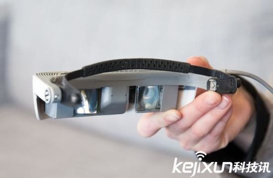 美国科技公司打造AR眼罩 帮助低视力患者恢复视力 