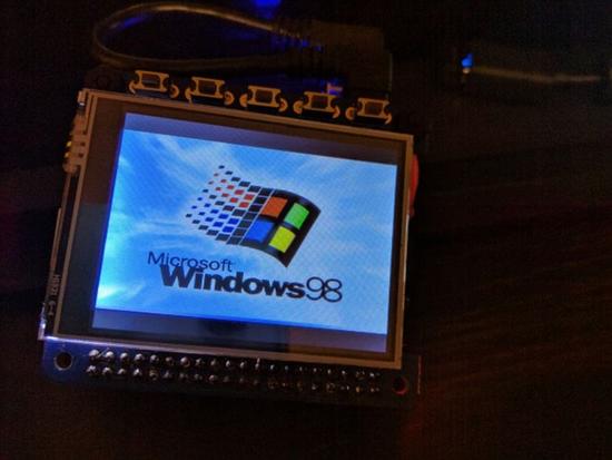搭载Windows 98系统的智能手表：还能玩扫雷