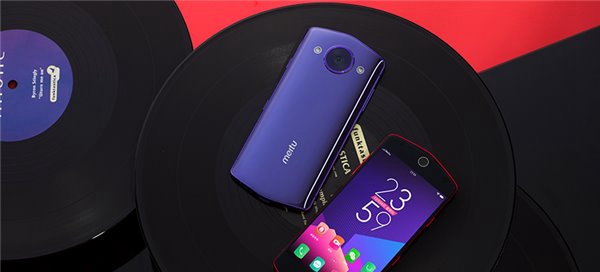 美图M8手机正式发布：“美颜拍照黑科技”