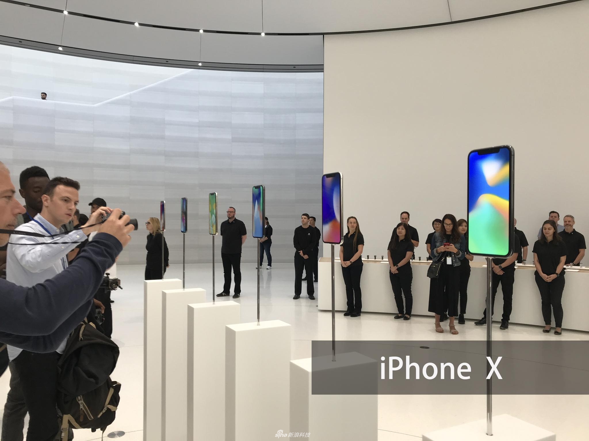 iPhoneX真机现场实拍图赏 黑白版正面没差别