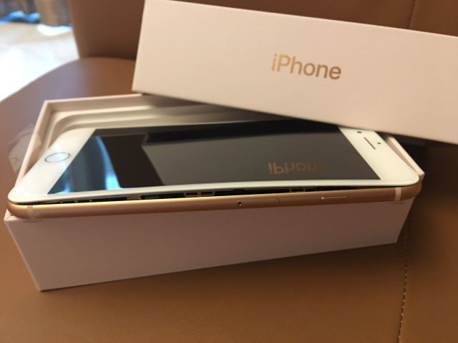 iPhone8“爆裂”事件不断 美国再现两例iPhone8手机面板开裂