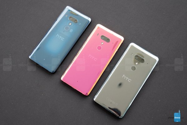 HTC U12+真机上手图赏：半透视机身 看起来相当漂亮