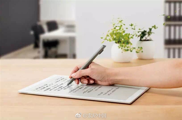 索尼发布了大屏电纸书（e-ink） 电池续航约3周