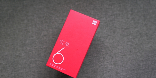 红米6图赏： “小杨柳腰”设计 小巧全面屏手机