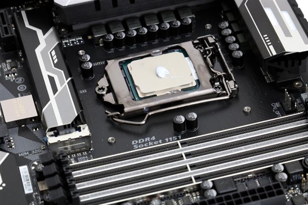 英特尔Core i9-9900K/AMD 2990X处理器性能曝光