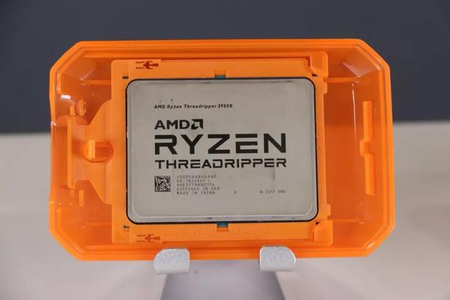 AMD线程撕裂者2990WX开箱图赏 32核最强CPU来袭！