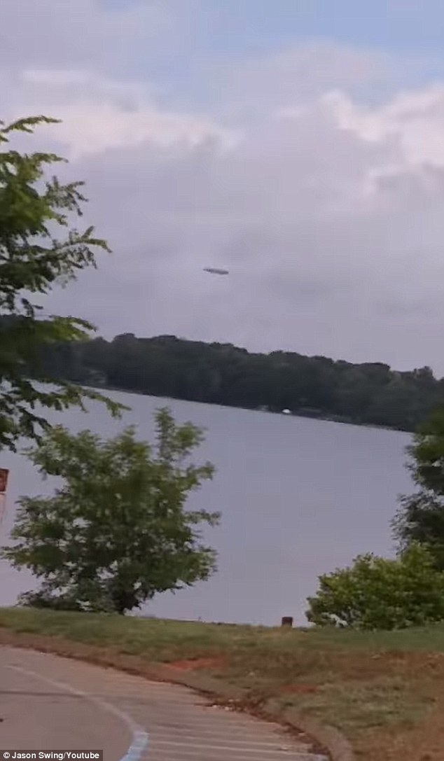 UFO惊现北卡州湖上空 真实性引发诸多猜测