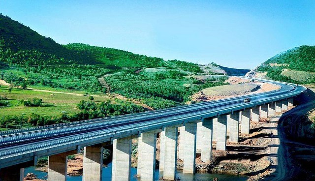 为什么中国高速公路一直收费，美国高速却大规模免费？