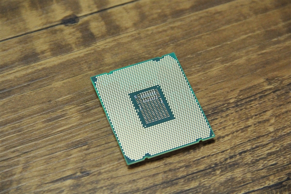 i9-9900K CineBench R15跑分曝光：10核心20线程i9-7900X