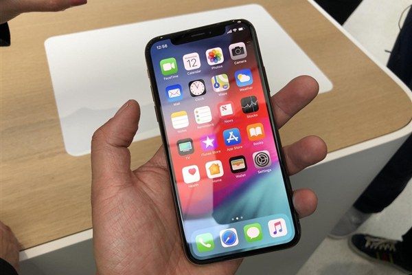 iPhone XS金色版真机图赏：玻璃机身、COP封装刘海全面屏