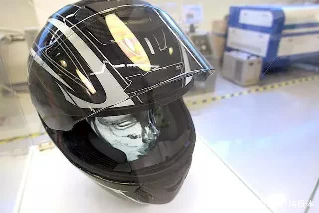 Jarvish X摩托车智能头盔来了，可以360度全景展示信息