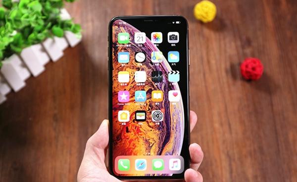 苹果iPhone XR更换屏幕和电池维修价格出炉 真的修不起！