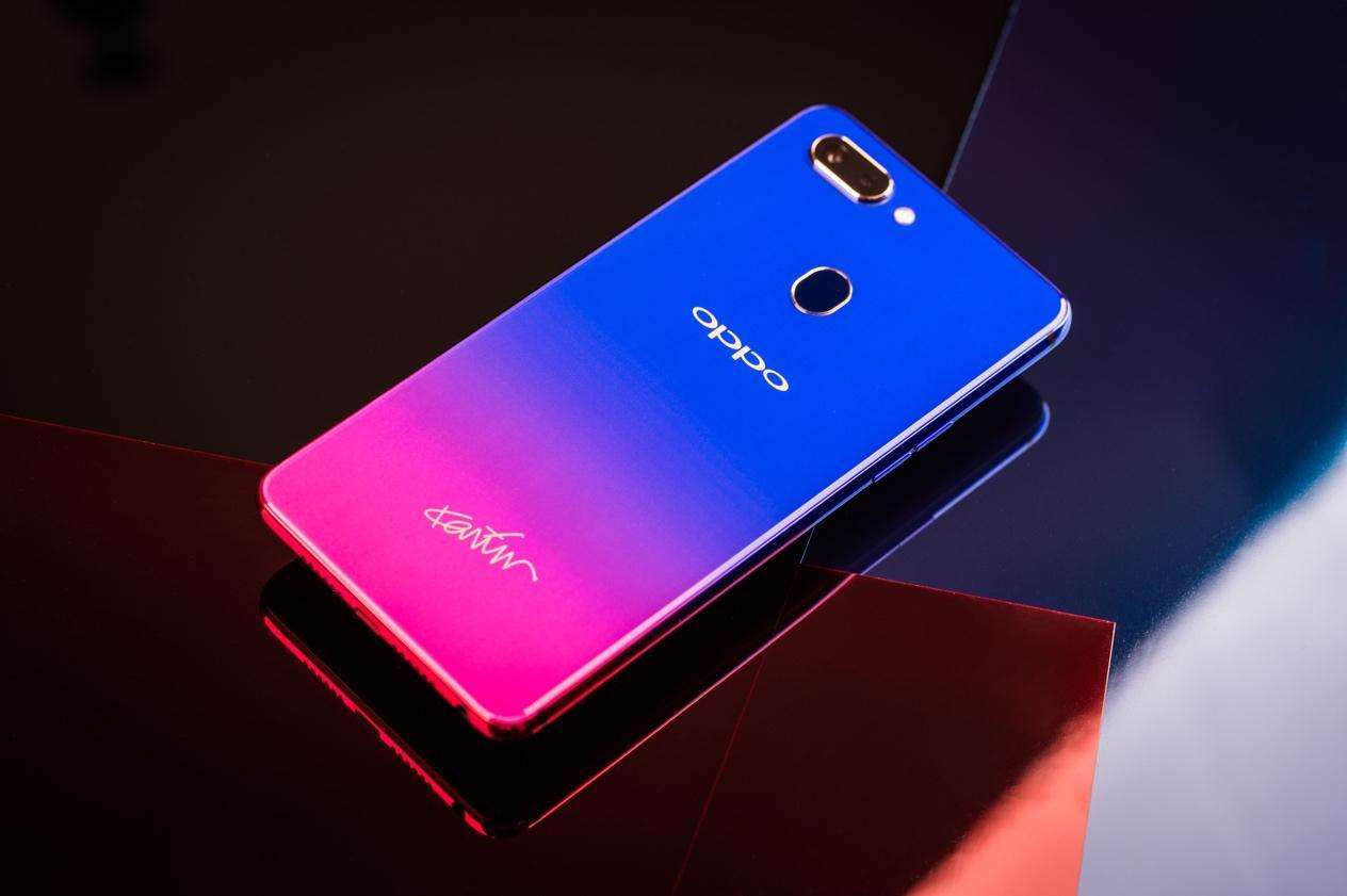 OPPO R15x上手体验：屏幕指纹+3D渐变外观 颜值横扫中端机