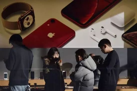 新iPhone在中国卖不动！苹果认怂了，股价暴跌8%