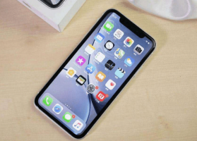 苹果iPhone XR一夜之间跌至“白菜价”，网友：后悔买早了